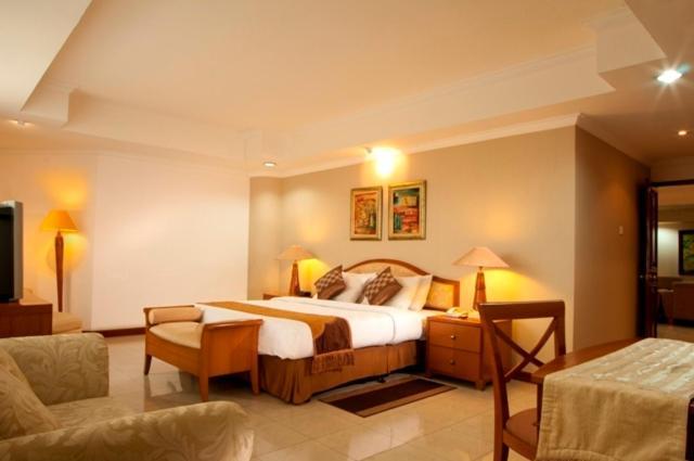 Grand Tropic Suites Hotel Jakarta Exterior photo